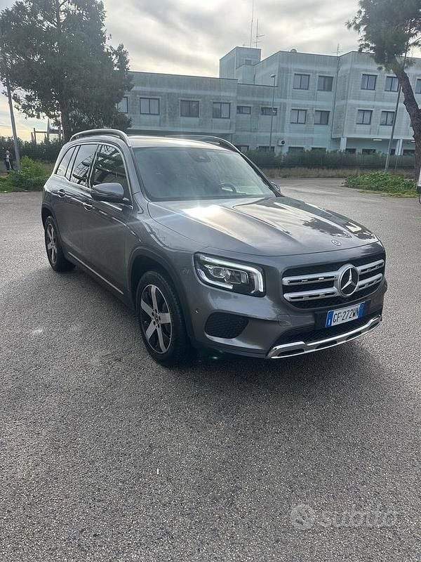 Usata Mercedes GLB180 115 CV (84 kW) 2021 Grigio SUV