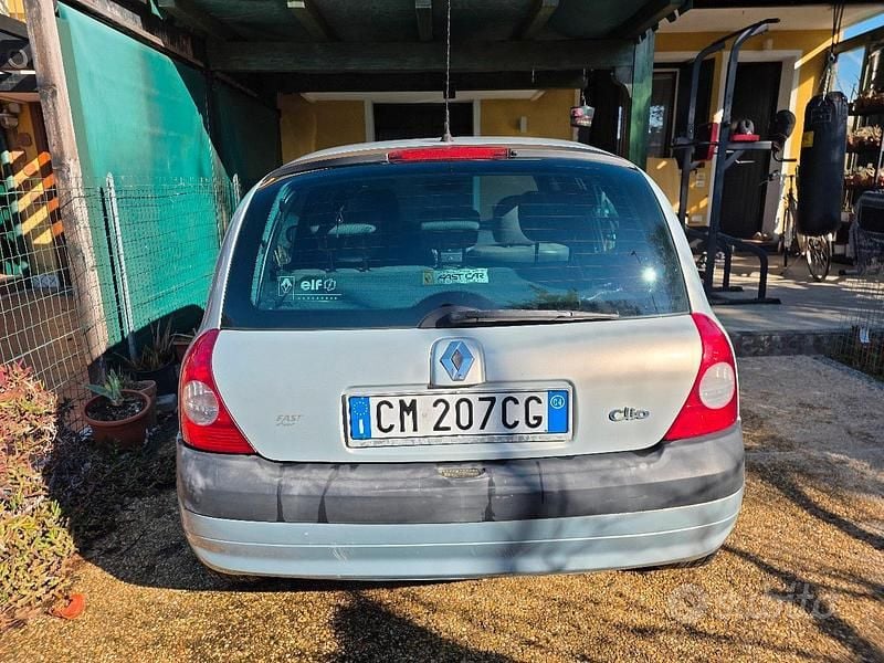 Usata Renault Clio II 2004 Grigio Berlina