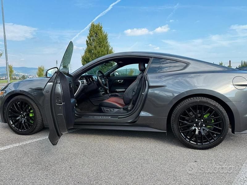 Grigio Usata 2016 Ford Mustang Coupé | 33.900 € (Molto cara) - Immagine 1/4