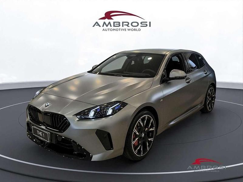 Nuova BMW 120 M Sport 163 CV (119 kW) 2025 Frozen pure grey metallizzato Utilitaria