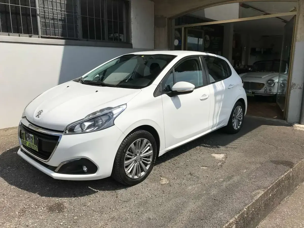 Usata Peugeot 208 Active 75 CV (55 kW) 2016 Bianco Utilitaria