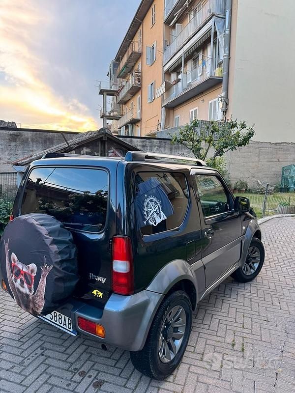 Usata 2015 Suzuki Jimny SUV | 16.400 € (Cara) - Immagine 1/4