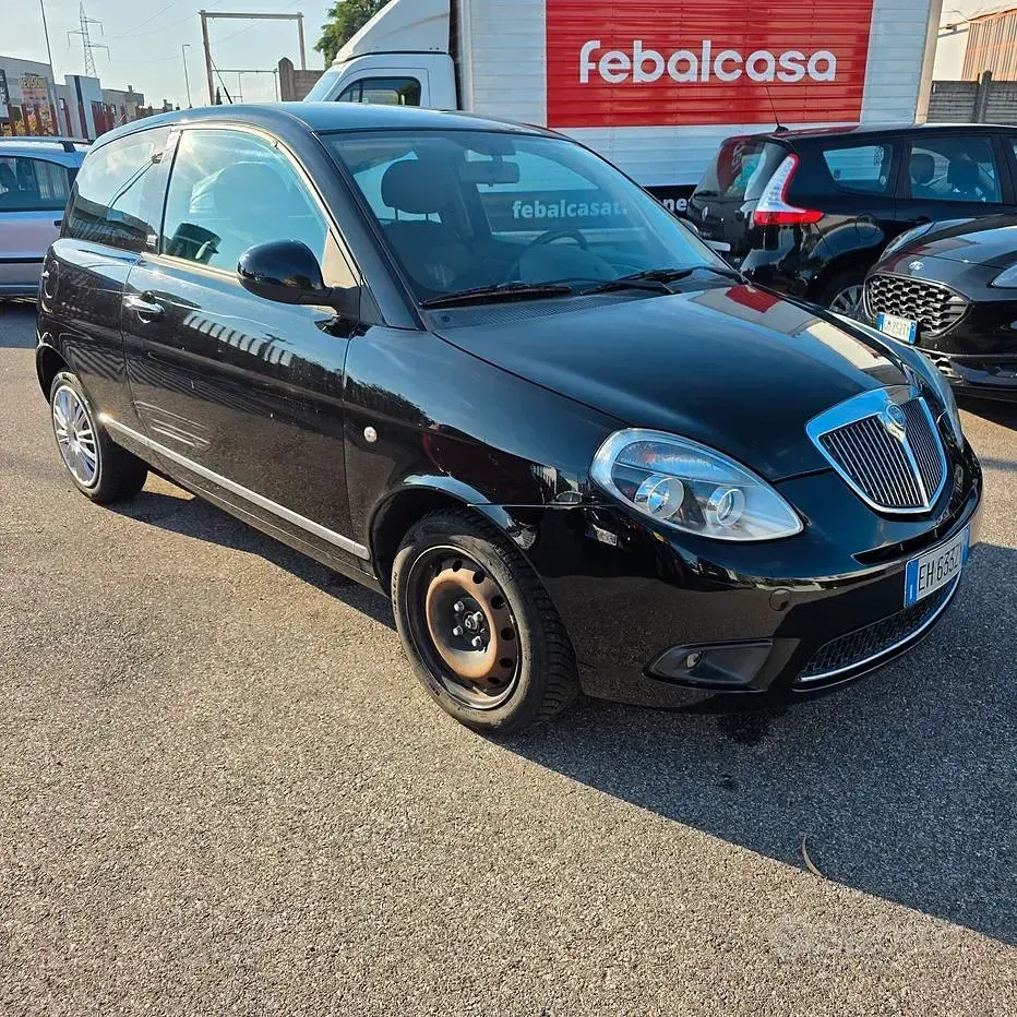 Usata Lancia Ypsilon 75 CV (55 kW) 2011 Nero Utilitaria
