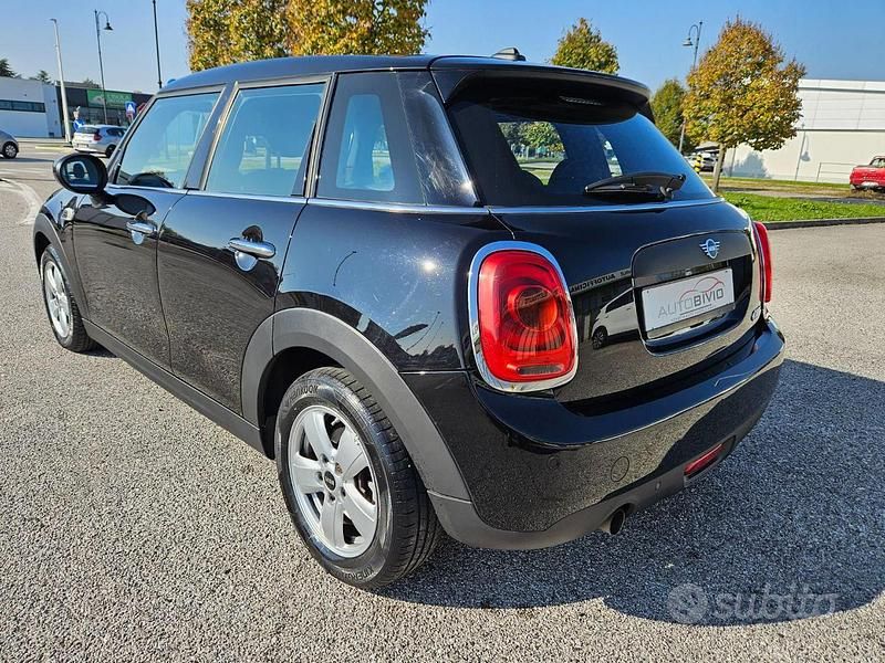 Usata Mini ONE 102 CV (75 kW) 2021 Nero Utilitaria