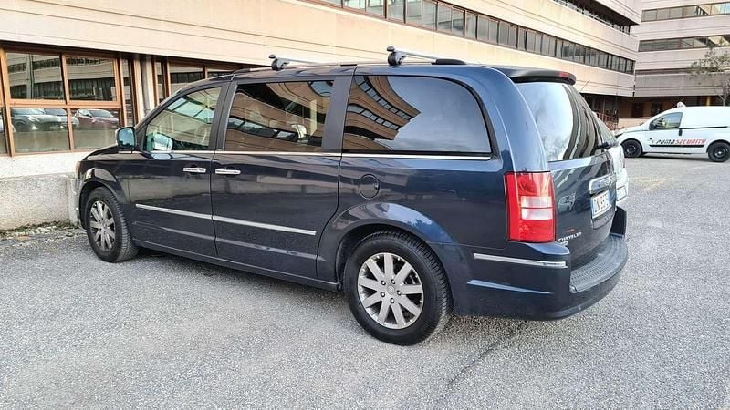 Usata Chrysler Grand Voyager Limited 163 CV (119 kW) 2008 Blu/azzurro Monovolume