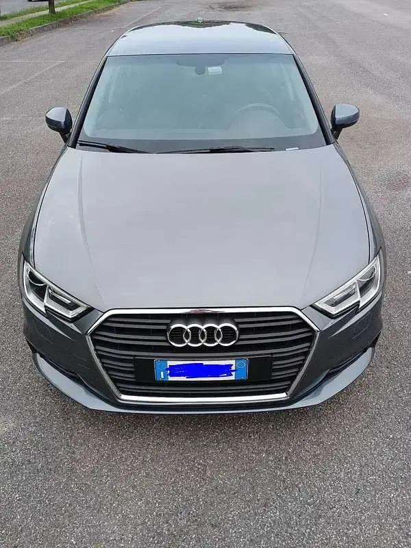 Usata Audi A3 Ambiente 116 CV (85 kW) 2018 Grigio Berlina