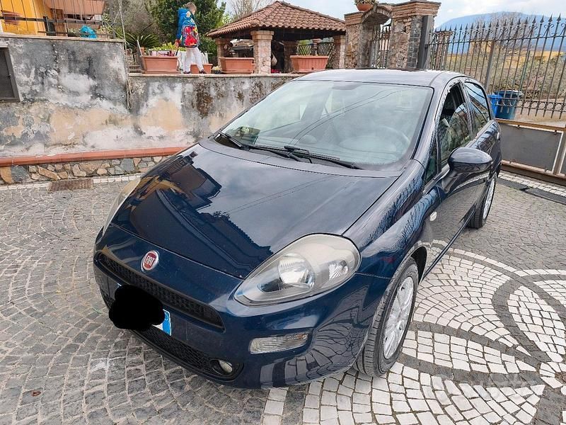 Usata Fiat Punto Young 77 CV (56 kW) 2016 Blu Utilitaria