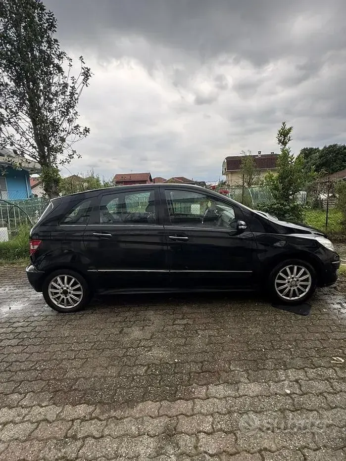 Usata Mercedes B200 140 CV (102 kW) 2009 Nero Monovolume