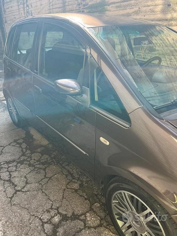 Usata Lancia Musa 90 CV (66 kW) 2008 Marrone Monovolume