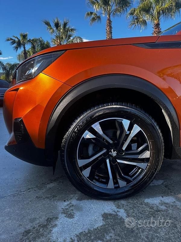 Usata Peugeot 2008 Allure 130 CV (95 kW) 2020 Arancione SUV