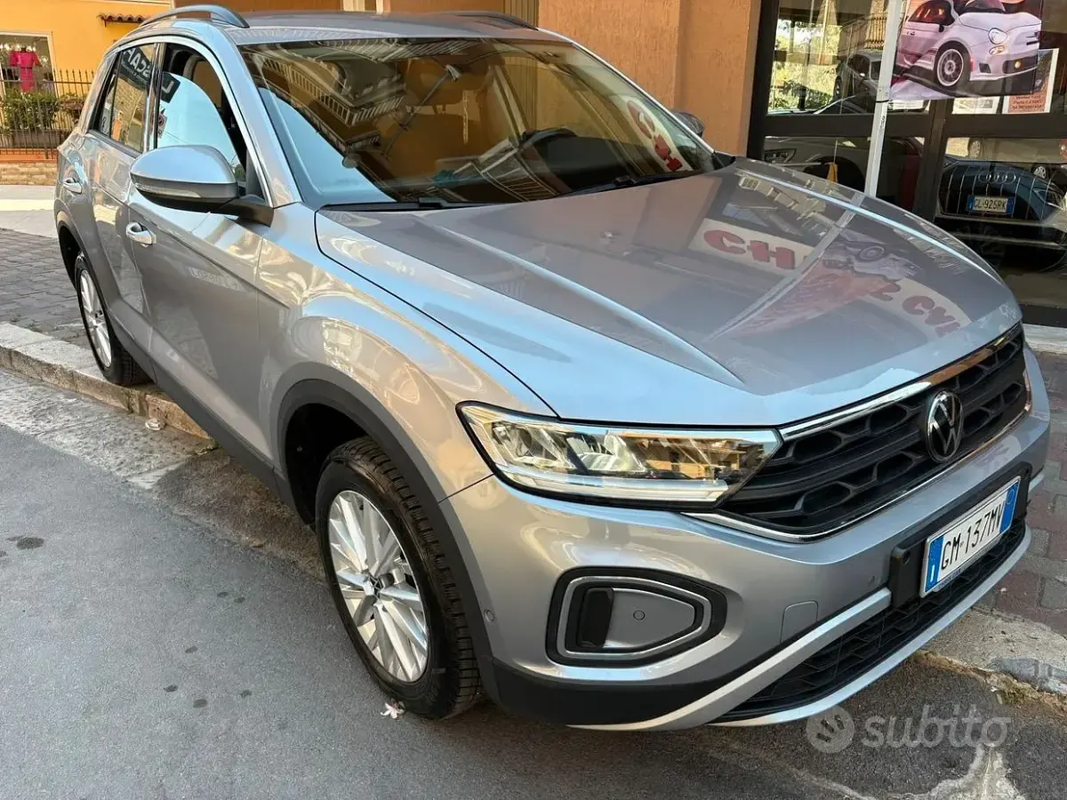 Usata VW T-Roc Life 116 CV (85 kW) 2023 Grigio SUV