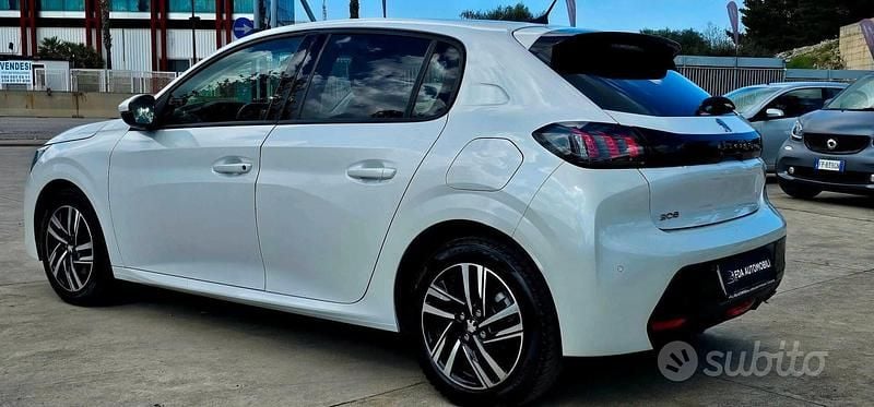 Usata Peugeot 208 Allure 100 CV (73 kW) 2021 Bianco Utilitaria