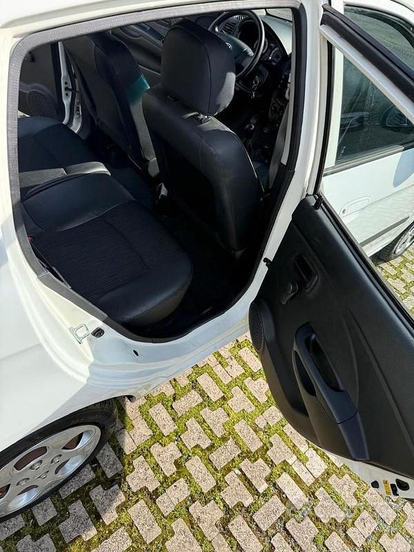 Usata Kia Picanto 63 CV (46 kW) 2008 Bianco Utilitaria