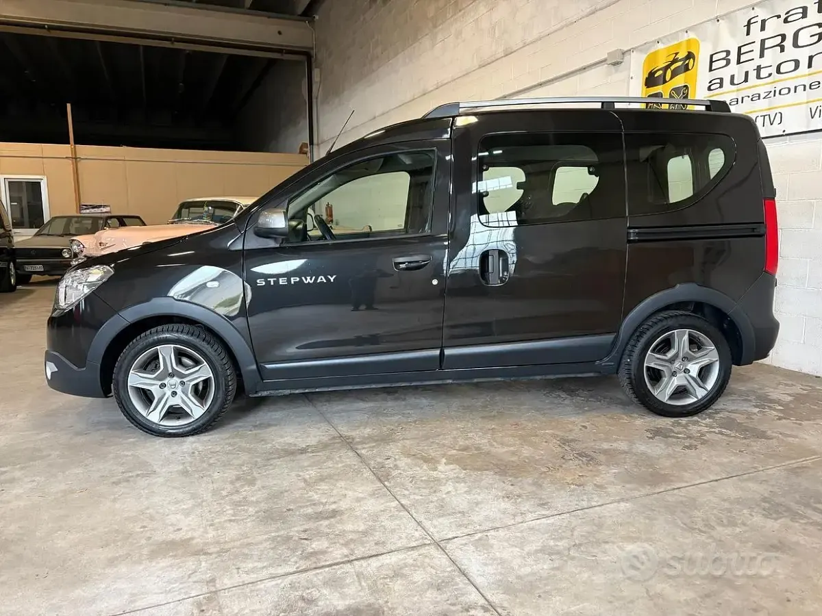 Usata Dacia Dokker Stepway 95 CV (69 kW) 2020 Nero Monovolume