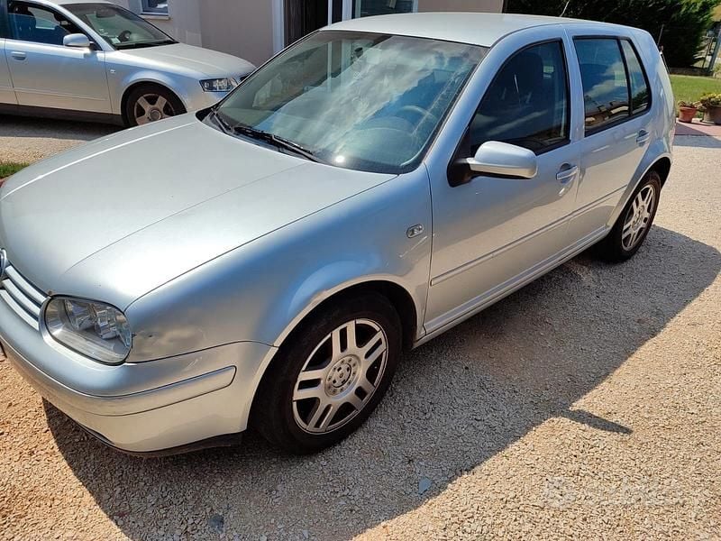 Usata VW Golf IV 101 CV (74 kW) 2001 Argento Berlina