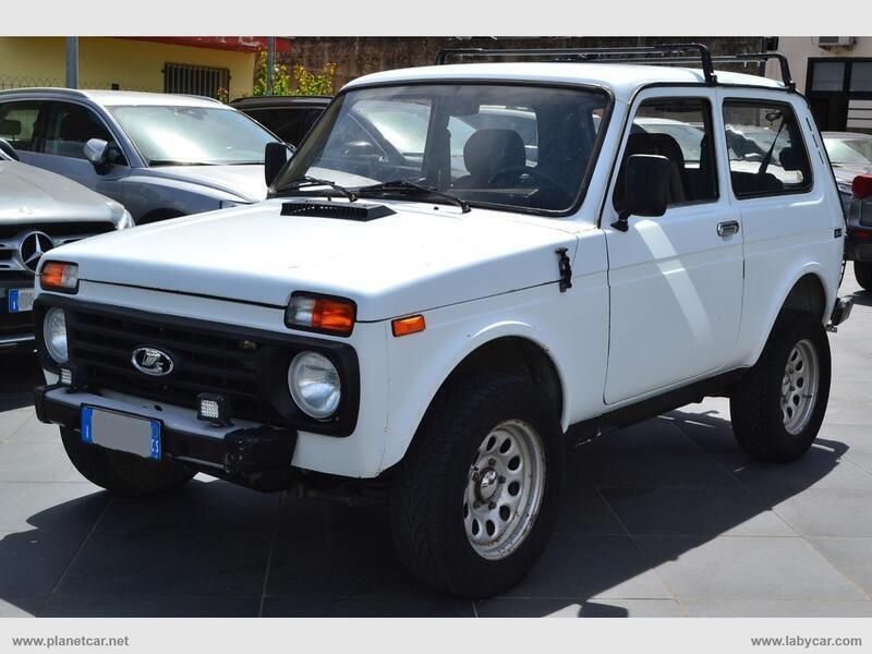 Bianco Usata 2001 Lada niva SUV | 3900 € - Immagine 1/4