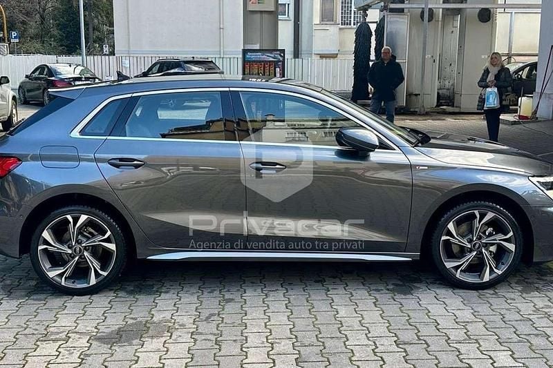 Usata Audi A3 Sportback S-Line 131 CV (96 kW) 2023 Grigio Utilitaria