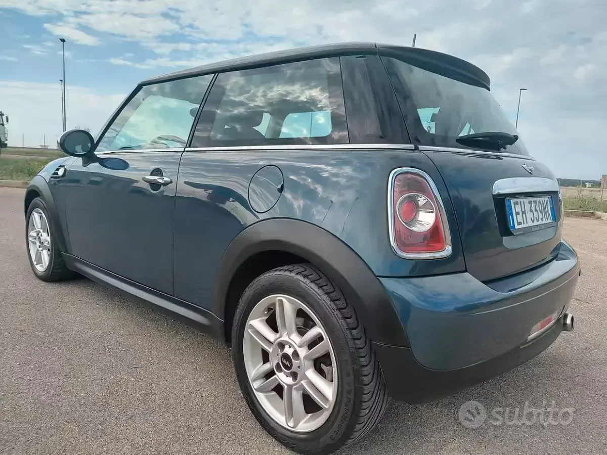 Käytetty Mini Cooper D 111 HP (81 kW) 2011 Sininen Viistoperä