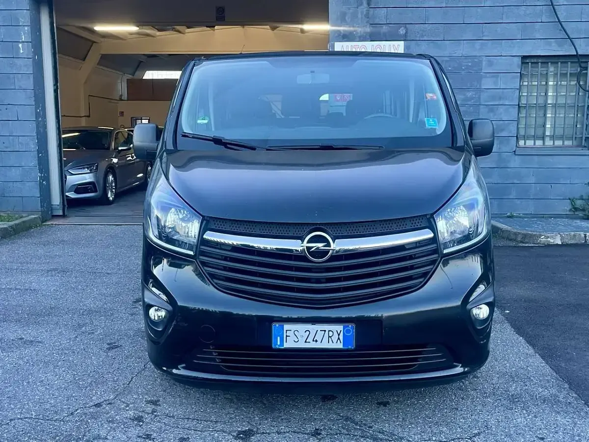 Usata Opel Vivaro 145 CV (106 kW) 2019 Nero Monovolume
