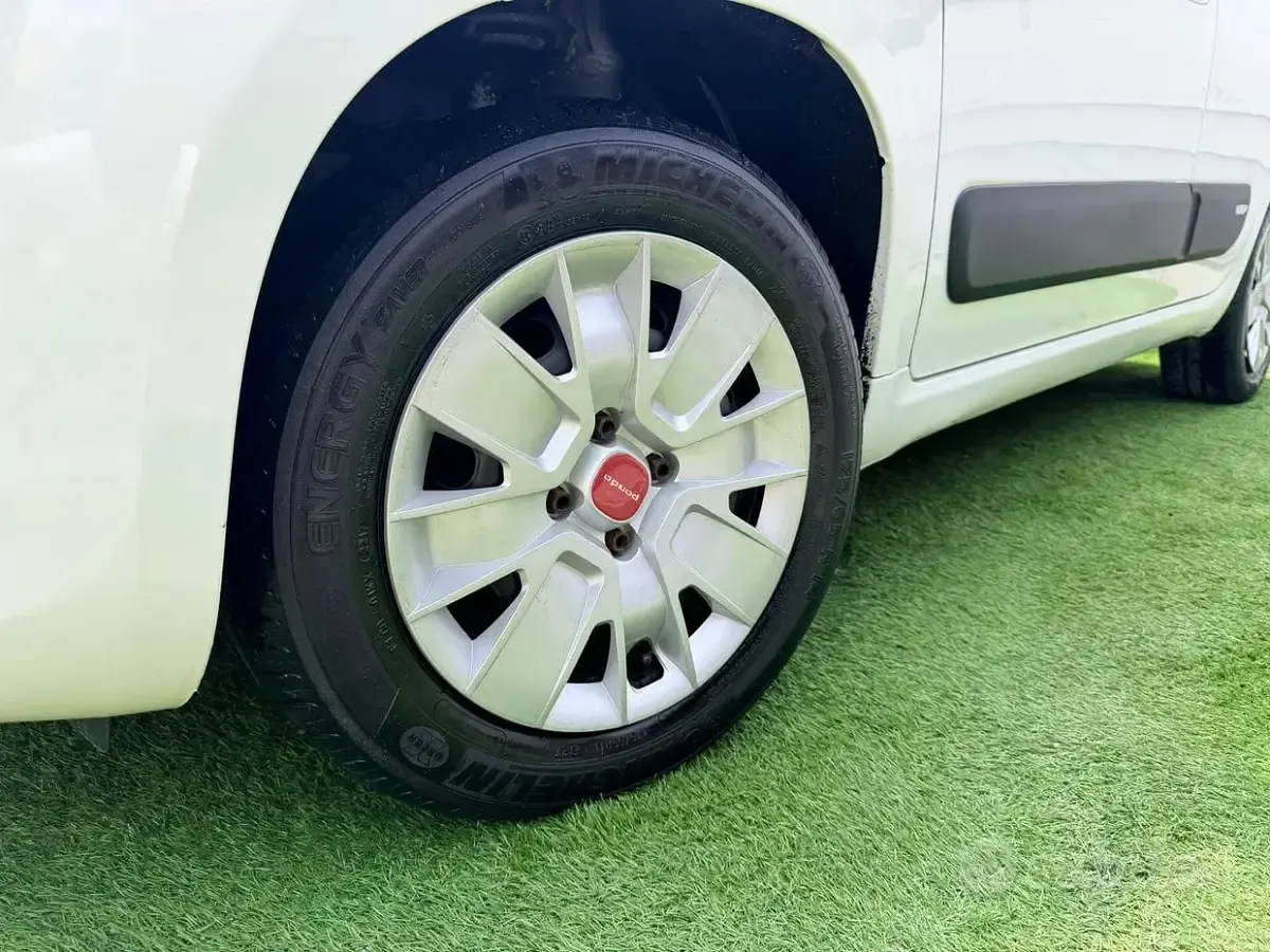 Usata Fiat Panda Lounge 69 CV (50 kW) 2015 Bianco Utilitaria