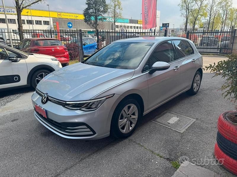 Usata VW Golf VIII Life 150 CV (110 kW) 2023 Grigio Berlina