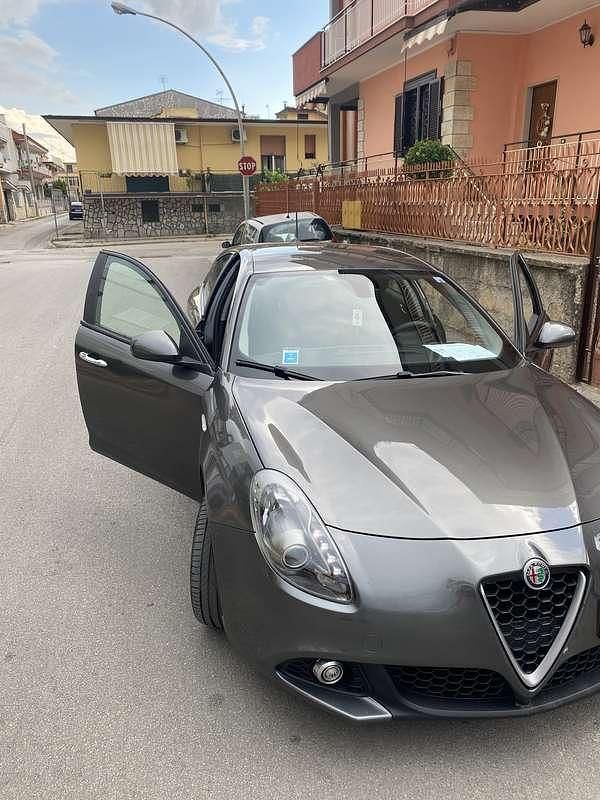 Usata Alfa Romeo Giulietta Exclusive 109 CV (80 kW) 2015 Grigio Utilitaria