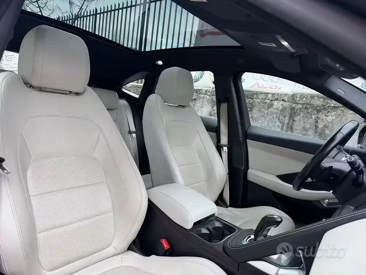 Usata Jaguar E-Pace R-Dynamic 150 CV (110 kW) 2020 Grigio SUV