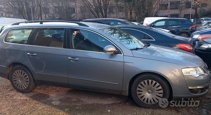 Usata VW Passat Trendline 110 CV (80 kW) 2008 Blu Station wagon