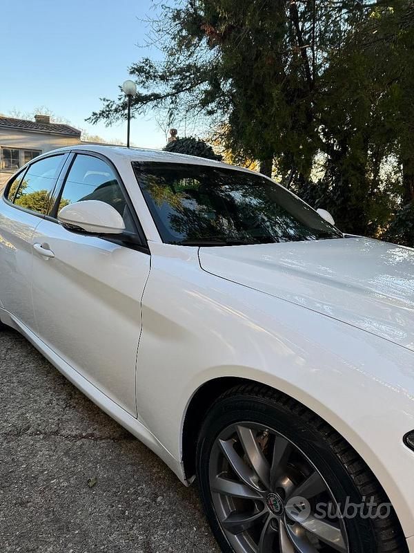 Usata Alfa Romeo Giulia 150 CV (110 kW) 2018 Bianco Berlina