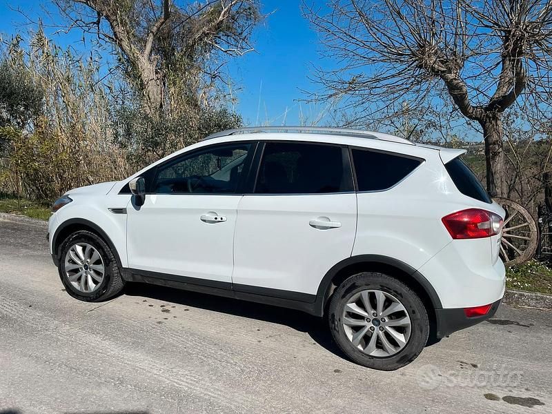 Usata Ford Kuga 136 CV (100 kW) 2010 Bianco SUV