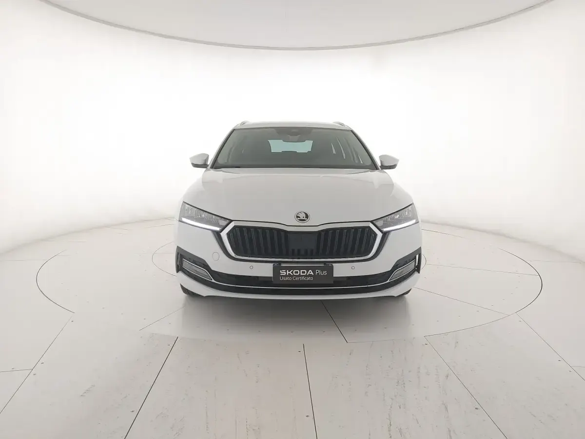 Usata Skoda Octavia Style 150 CV (110 kW) 2024 Bianco luna metallizzato Station wagon