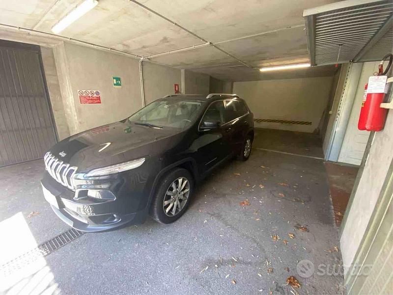 Usata Jeep Cherokee Longitude 185 CV (136 kW) 2016 Nero SUV