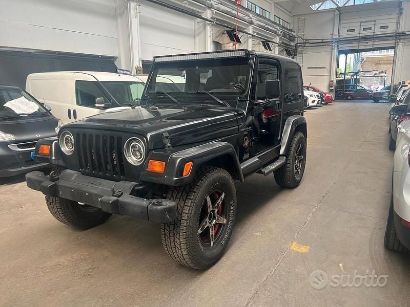Usata Jeep Wrangler Sport 177 CV (130 kW) 1999 Nero SUV