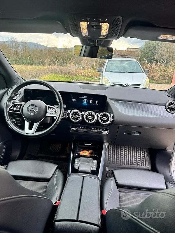 Begagnad Mercedes GLA180 116 HK (85 kW) 2021 Grå SUV