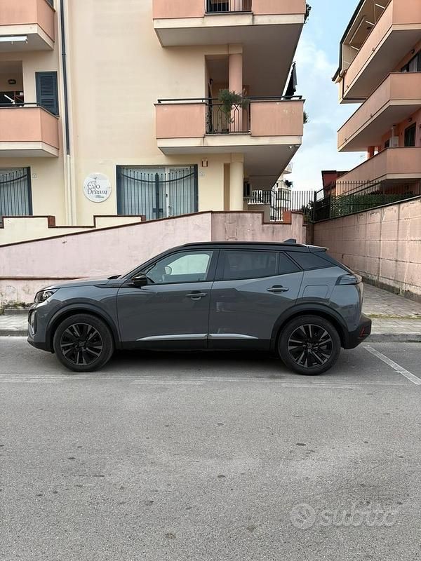 Usata Peugeot 2008 GT 131 CV (96 kW) 2023 Grigio SUV