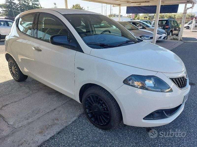 Usata Lancia Ypsilon S 69 CV (50 kW) 2022 Bianco Utilitaria