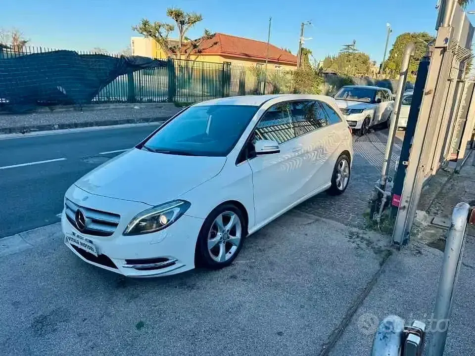 Begagnad Mercedes B200 Premium 136 HK (100 kW) 2012 Vit Minibuss