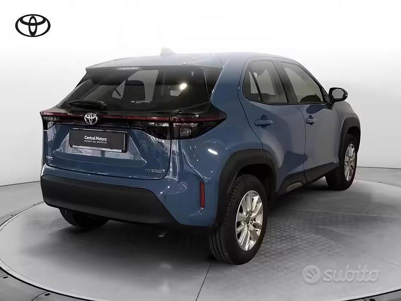 Usata Toyota Yaris Cross Active 116 CV (85 kW) 2022 Argento SUV