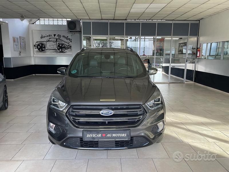 Usata Ford Kuga ST-Line 150 CV (110 kW) 2018 Grigio SUV