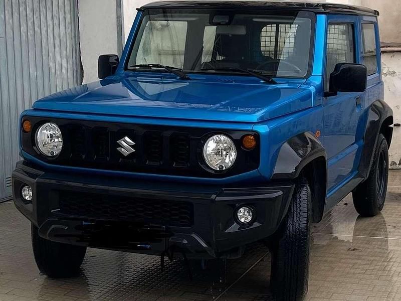 Blu/azzurro Usata 2023 Suzuki Jimny SUV | 29.900 € (Buon prezzo) - Immagine 1/2