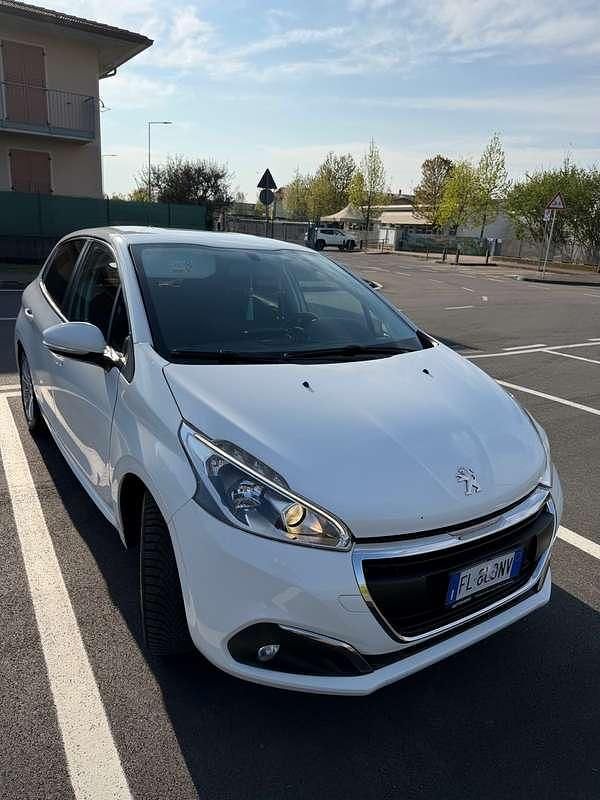 Usata Peugeot 208 Active 82 CV (60 kW) 2017 Bianco Utilitaria