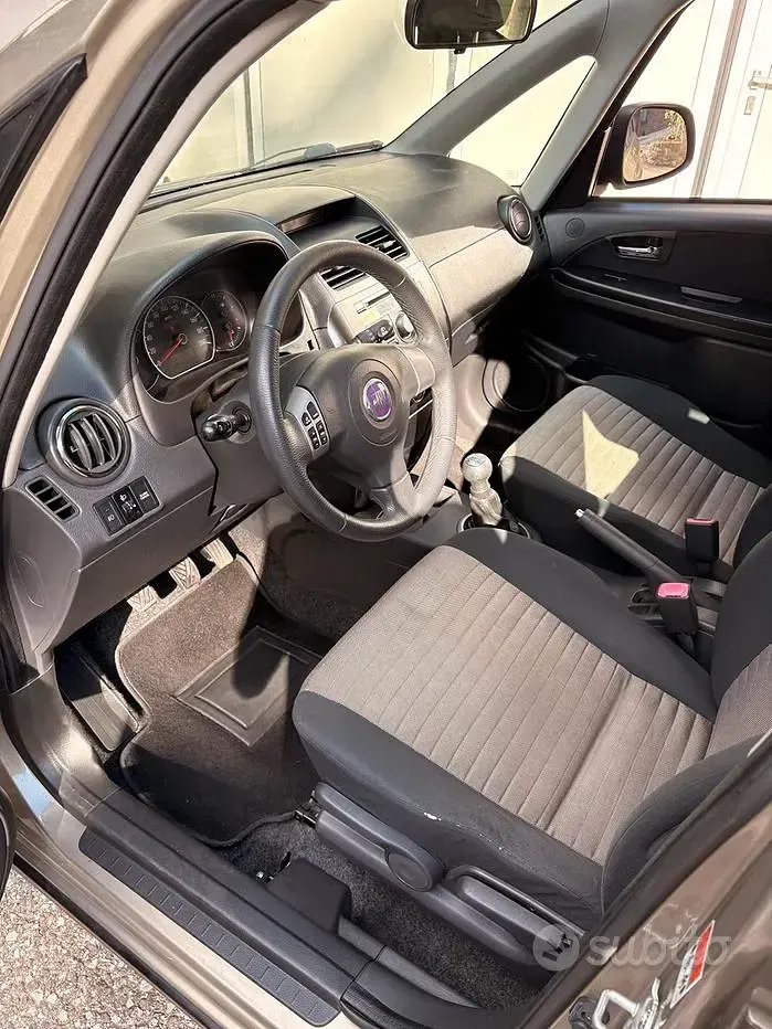 Usata Fiat Sedici 107 CV (78 kW) 2008 Marrone SUV