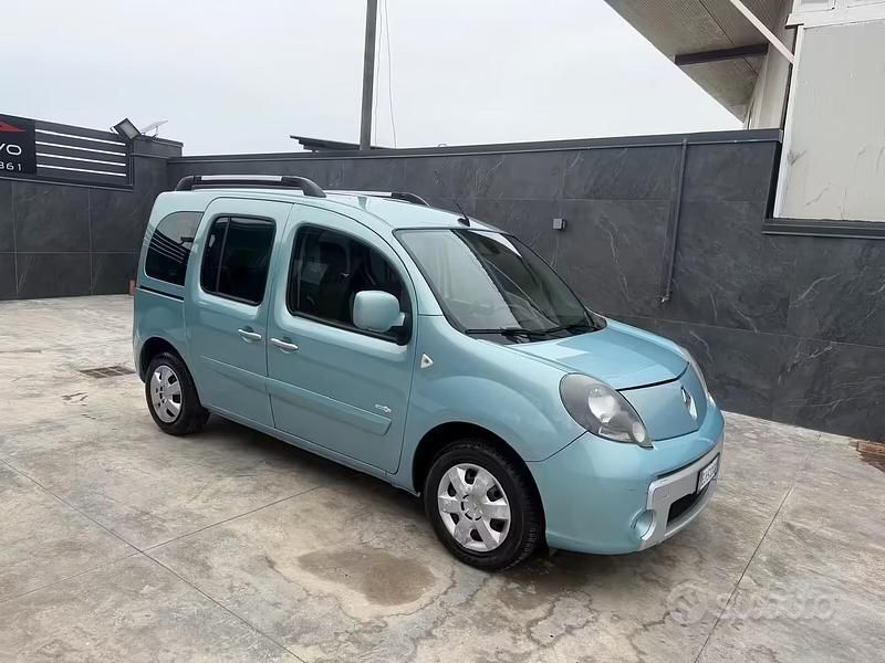 Usata Renault Kangoo 110 CV (80 kW) 2012 Blu Monovolume