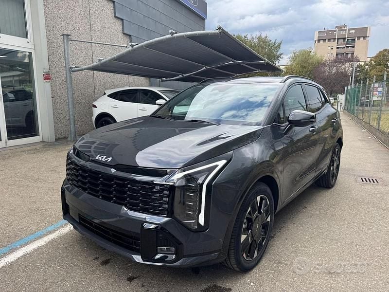 Grigio scuro metallizzato Nuova 2025 Kia Sportage GT-Line SUV | 38.900 € (Buon prezzo) - Immagine 1/4