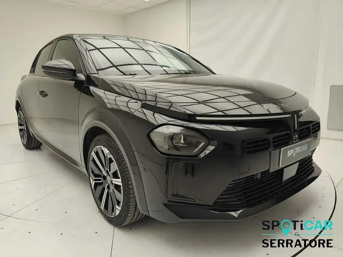 Usata Lancia Ypsilon 110 CV (80 kW) 2025 Nero Utilitaria