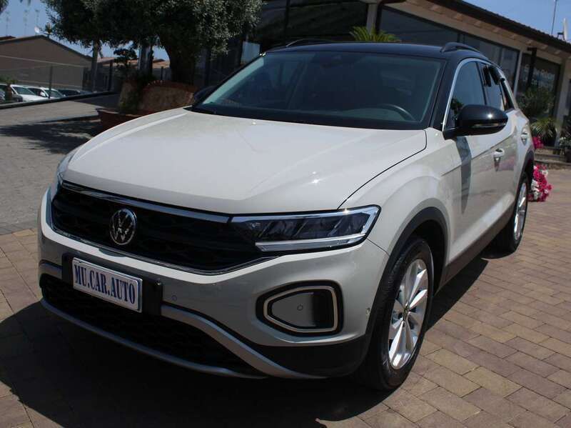 Grigio Usata 2022 VW T-Roc R-line SUV | 20.800 € (Buon prezzo) - Immagine 1/4