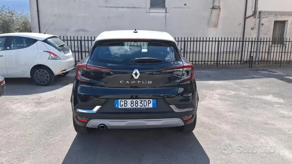 Second-hand Renault Captur Intens 116 CP (85 kW) 2020 Negru SUV