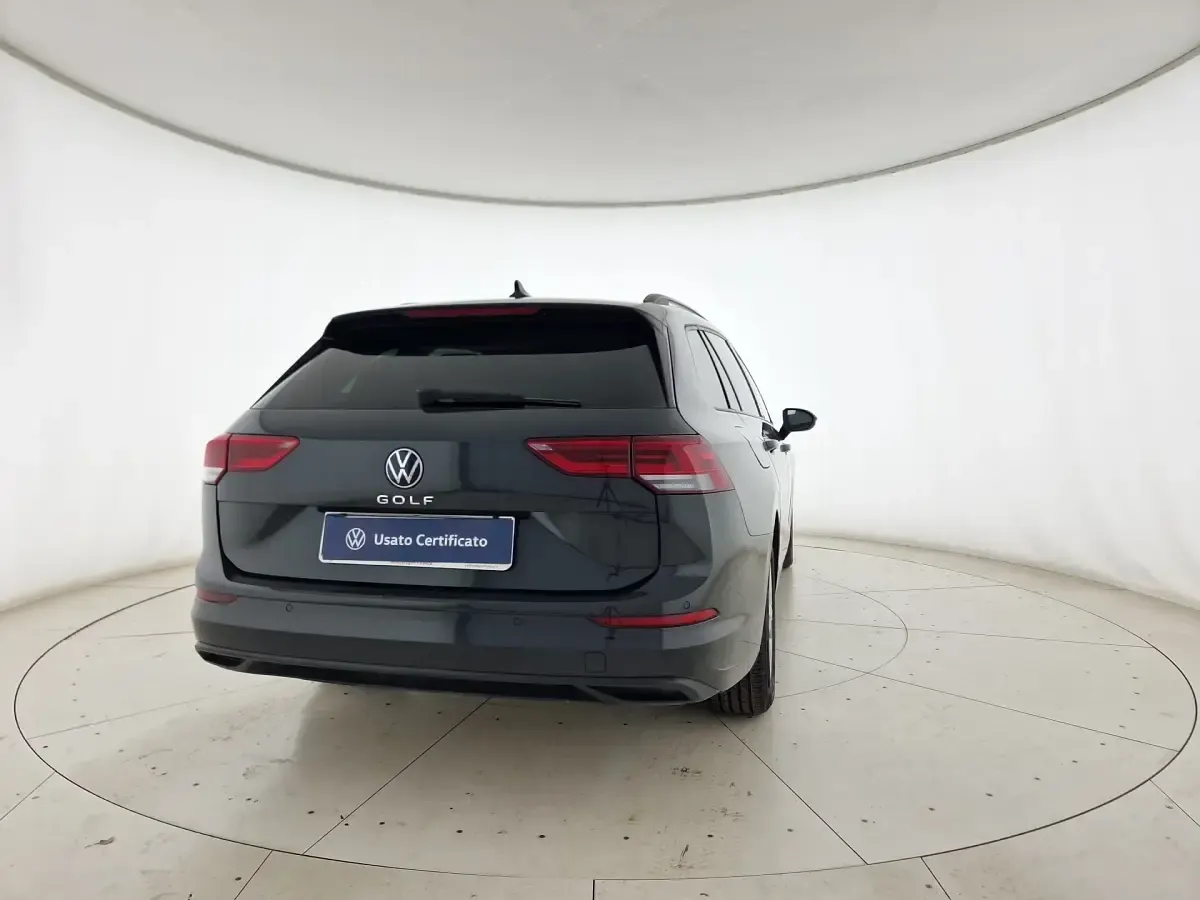 Usata VW Golf VIII Life 115 CV (84 kW) 2023 Urano grey Station wagon