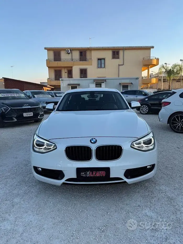 Usata BMW 118 Sport Line 143 CV (105 kW) 2015 Bianco Utilitaria