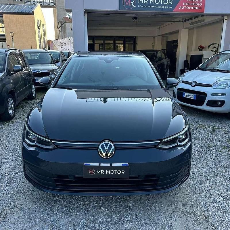 Usata VW Golf VIII Life 131 CV (96 kW) 2022 Grigio Berlina